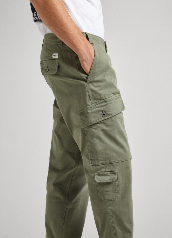 RELAXED FIT CARGO TROUSERS
