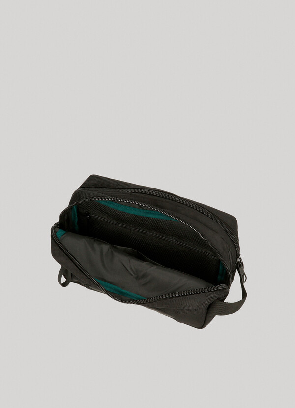 TRAVEL BAG WITH HANDLE