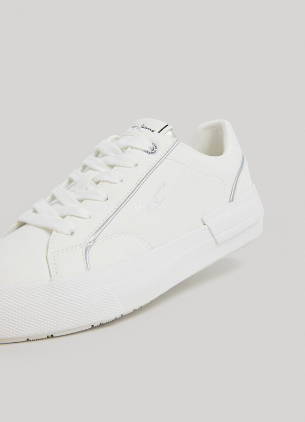 CLASSIC LACE-UP TRAINERS