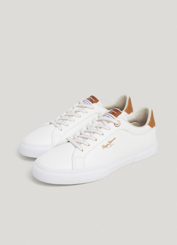 CLASSIC TRAINERS WITH LACE-UP FASTENING