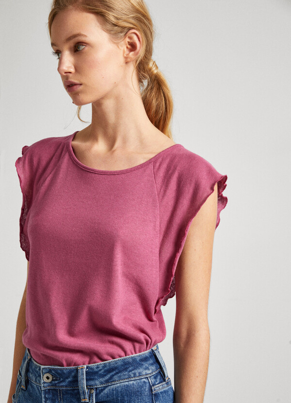 T-SHIRT WITH RUFFLES ON SLEEVES