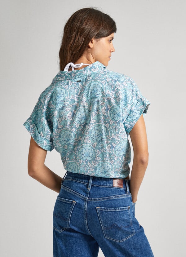 CROPPED FIT FLORAL PRINT SHIRT